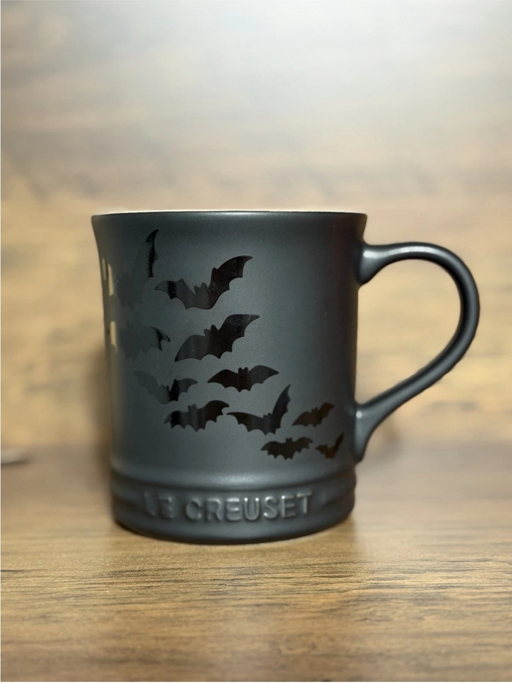 "Licorice" LE CREUSET 14 Oz Mug with Bats Matte Black Halloween NWT
Coffee Cup